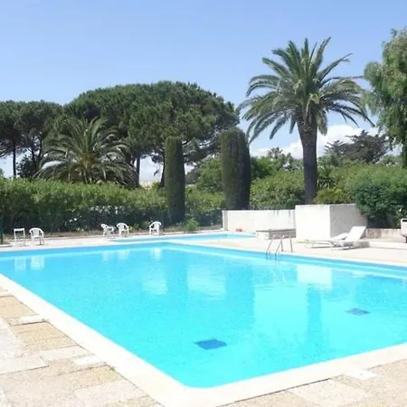 Studio A Tropez Avec Terasse Face A La Mer *
